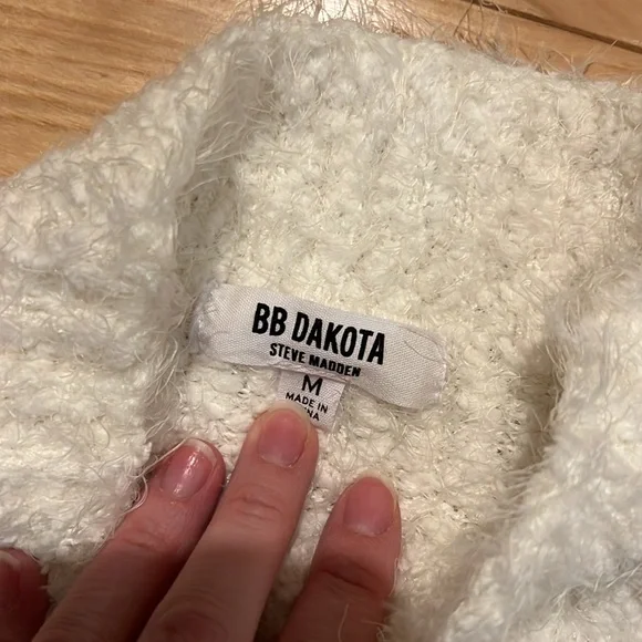 Fuzzy BBDakota sweater - Picture 3 of 3